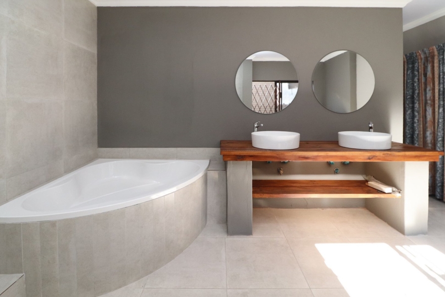 5 Bedroom Property for Sale in Irene Park North West